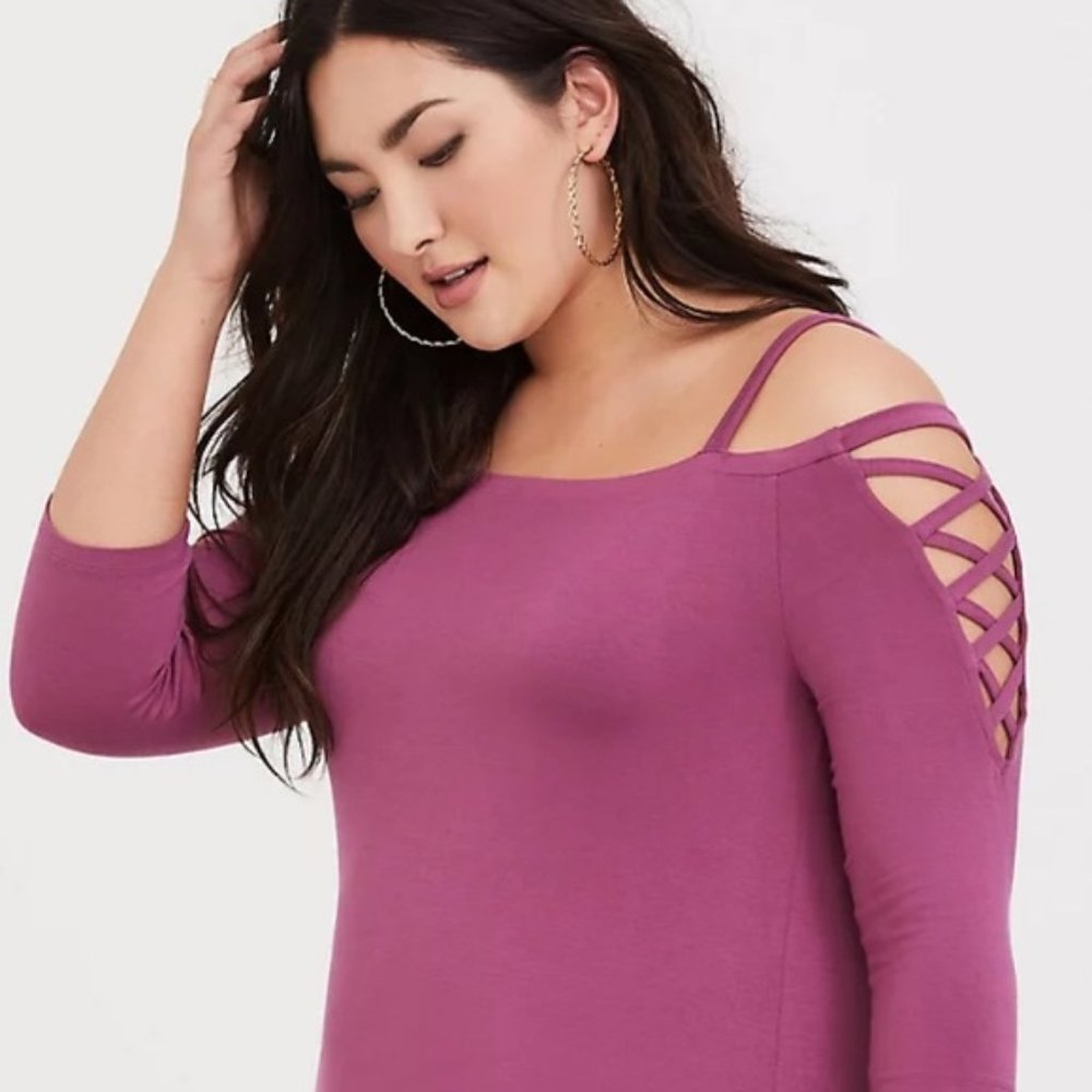 Torrid SUPER SOFT VIOLET LATTICE COLD SHOULDER TEE
